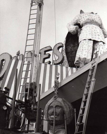 Disassembly of the Dunes Sultan, 1964. Vintage Las Vegas. 